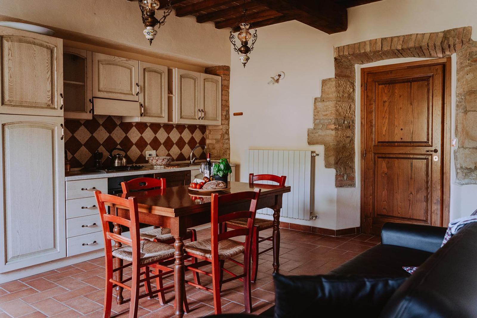 Agriturismo Lucertola بمونتيكاتيني فال دي سيسينا الغرفة الصورة